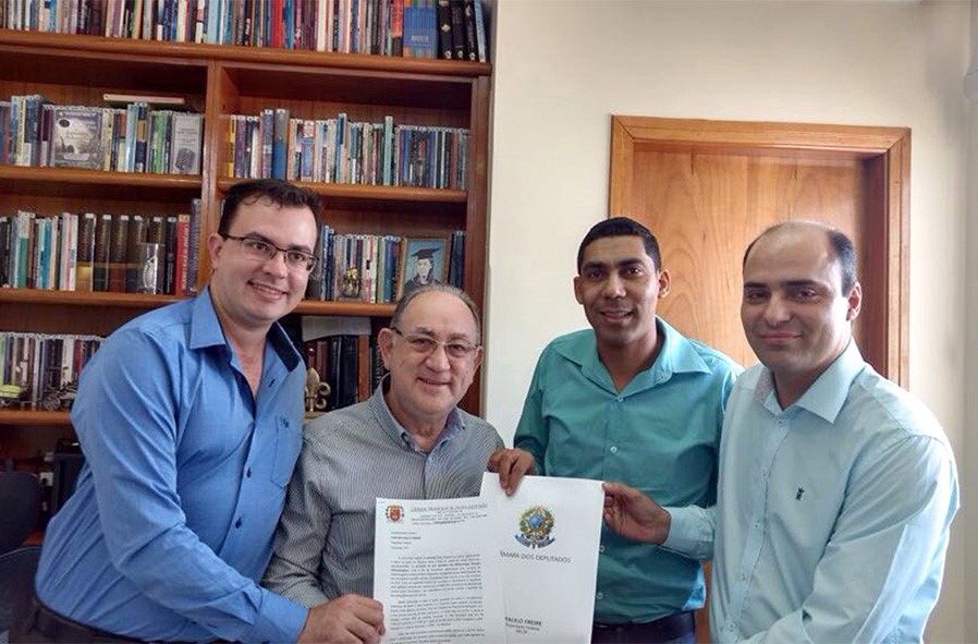 Os vereadores Willian, Alexandro e Isaias com o deputado Paulo Freire, em Campinas