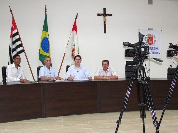 Alexandro, Paraná e José Luis, durante gravação do programa especial da Câmara