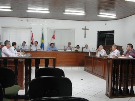 Vereadores preocupados com a possibilidade de racionamento da água devido a falta de chuvas